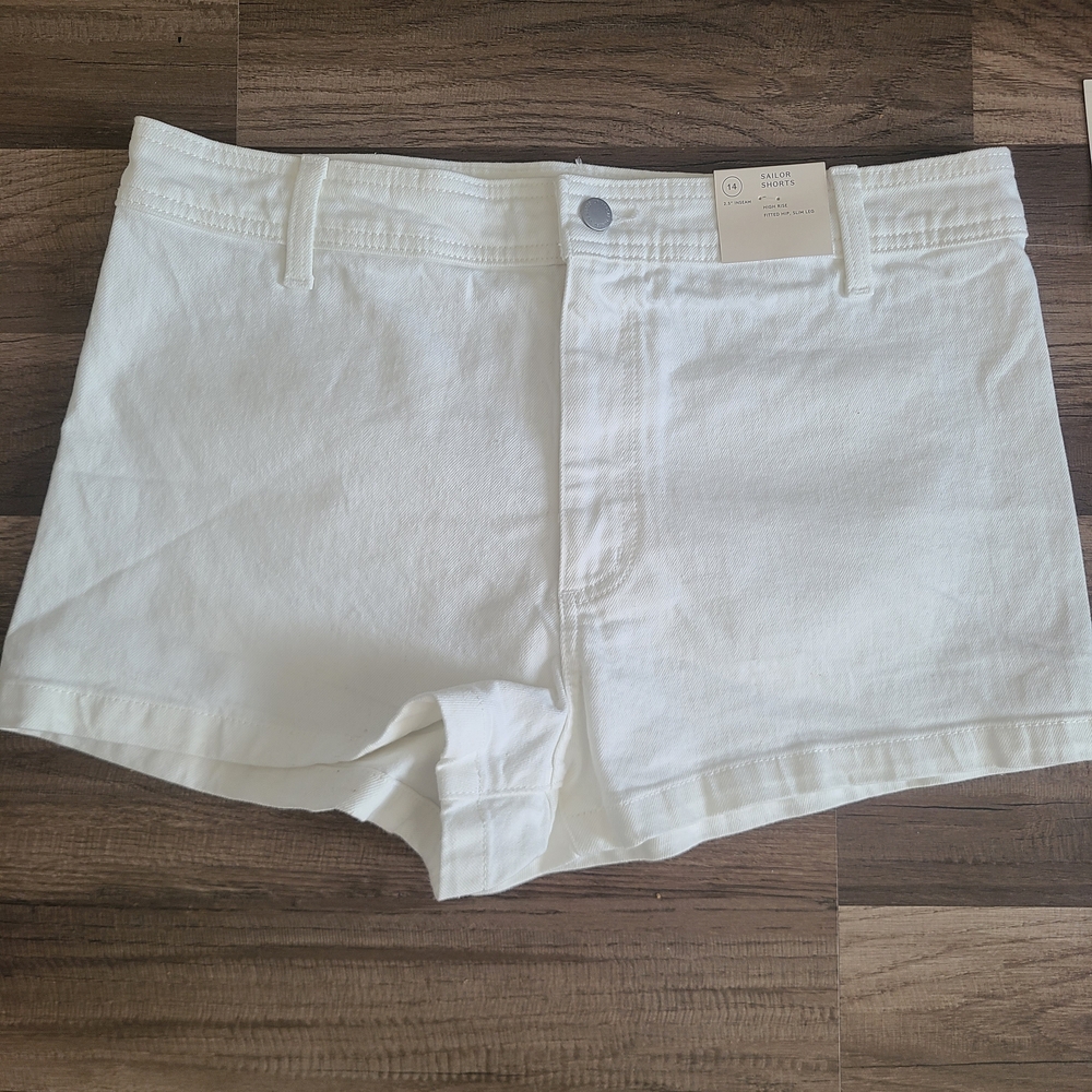 Universal Thread White Denim Mid-Rise Jean Shorts Nwt